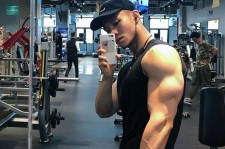 海门肌肉男模(肌肉男模拟器)
