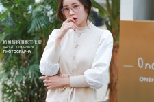 海门兼职模特被摄影师亲(兼职模特被摄影师亲了)